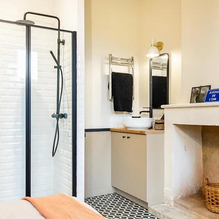 Spacieuse Maison Avec Jardin Et Accessible A Pied *