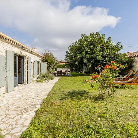 Spacieuse Maison Avec Jardin Et Accessible à Pied